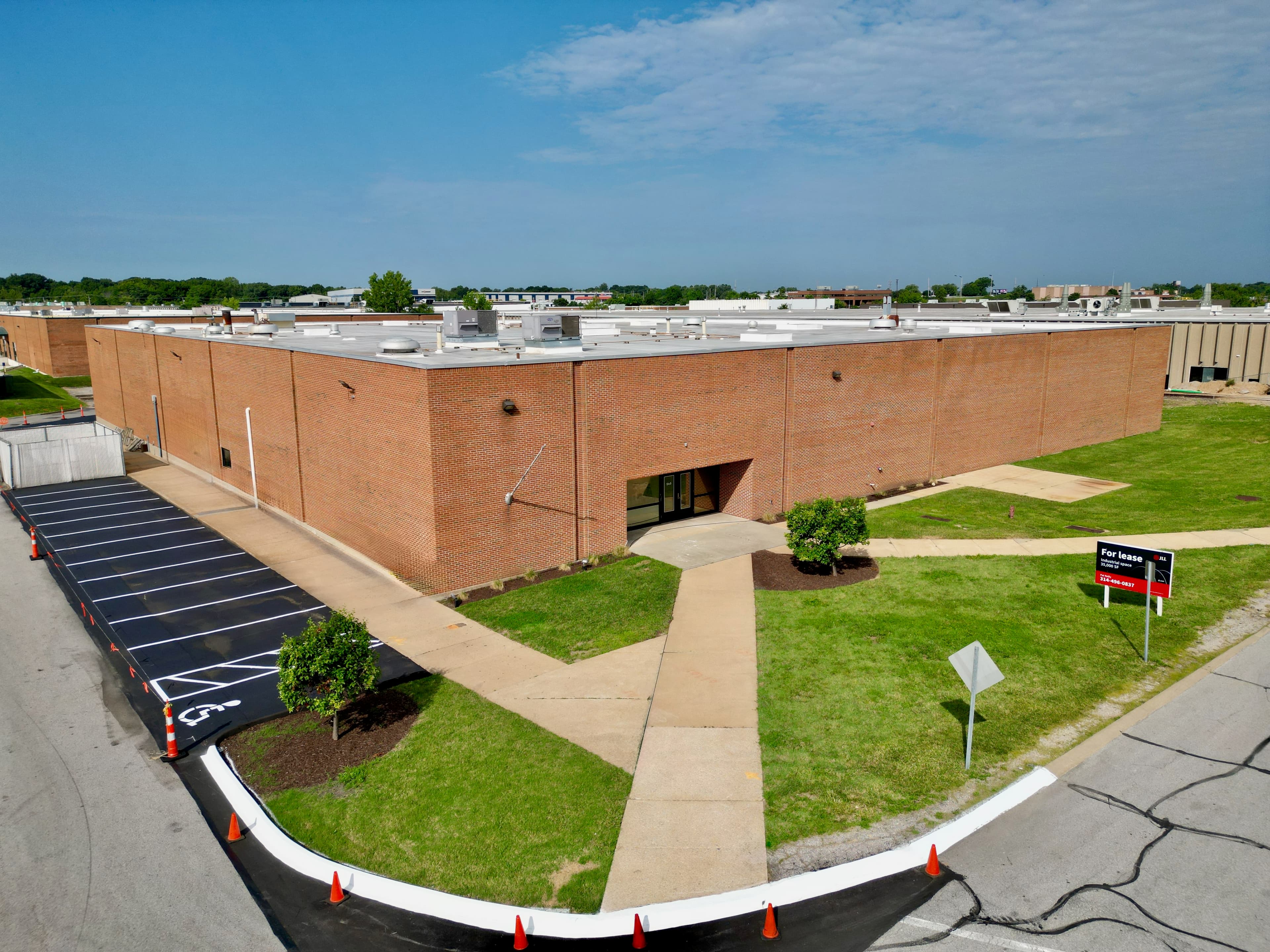 560 Anglum Rd, Hazelwood MO — Aerial front entrance